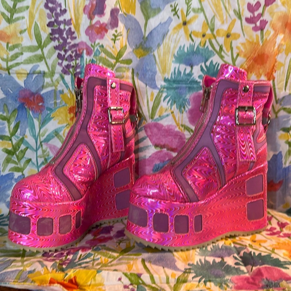 ** light up ** Hot pink holographic club exx platform boots